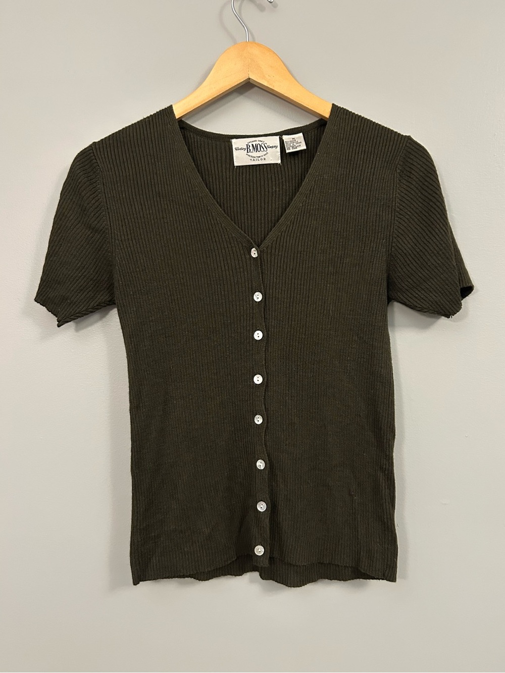 B Moss Tailor Vintage Style Ribbed Button-Up Top in Olive Green Medium